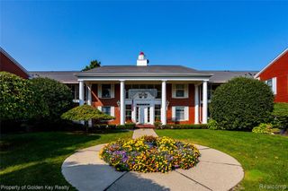 19710 W 13 Mile Road 102, Beverly Hills, MI 48025