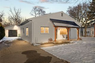 65 Algansee Drive, Troy, MI 48083