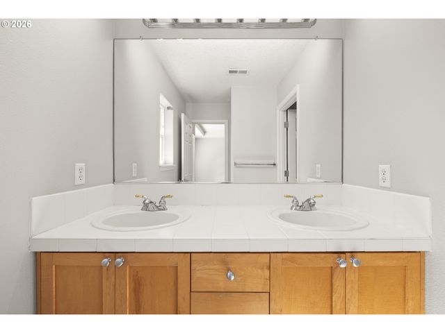 16768 Nw DESERT CANYON Dr, Beaverton, OR 97006