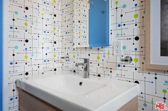 668 N Farrell Drive, Palm Springs, CA 92262