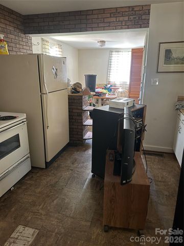 2760 19th Avenue NE, Hickory, NC 28601