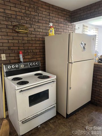 2760 19th Avenue NE, Hickory, NC 28601