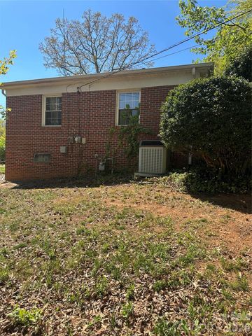 2760 19th Avenue NE, Hickory, NC 28601