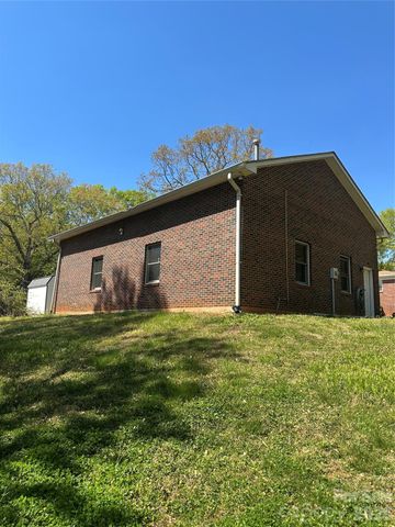 2760 19th Avenue NE, Hickory, NC 28601