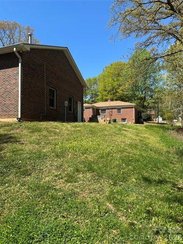 2760 19th Avenue NE, Hickory, NC 28601