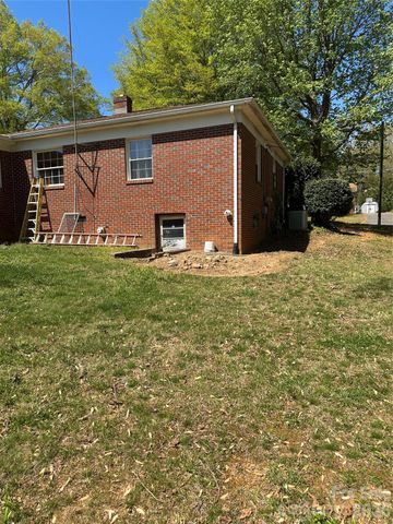 2760 19th Avenue NE, Hickory, NC 28601