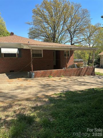 2760 19th Avenue NE, Hickory, NC 28601