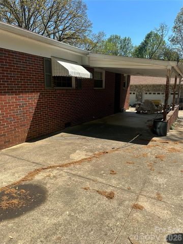 2760 19th Avenue NE, Hickory, NC 28601