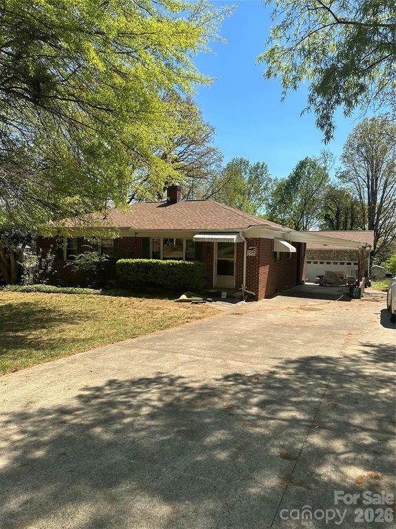 2760 19th Avenue NE, Hickory, NC 28601