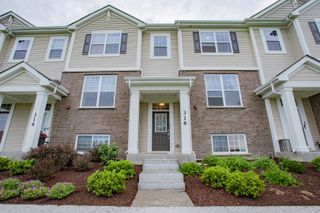 316 Timberleaf Circle, Roselle, IL 60172