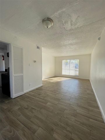 6200 W Tidwell Road 2102, Houston, TX 77092