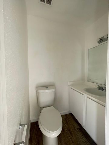 6200 W Tidwell Road 2102, Houston, TX 77092