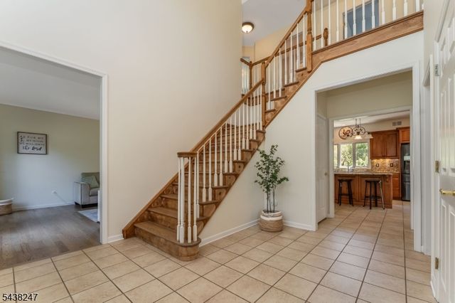 2 General Morgan Ln, Lebanon Twp., NJ 08826