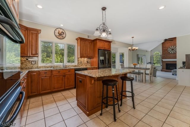 2 General Morgan Ln, Lebanon Twp., NJ 08826