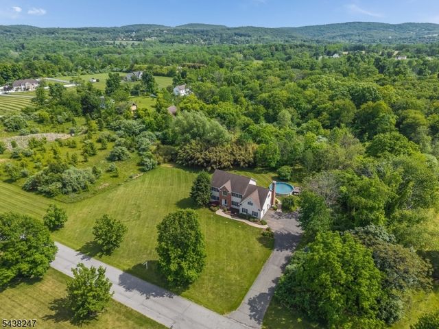 2 General Morgan Ln, Lebanon Twp., NJ 08826