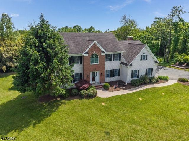 2 General Morgan Ln, Lebanon Twp., NJ 08826