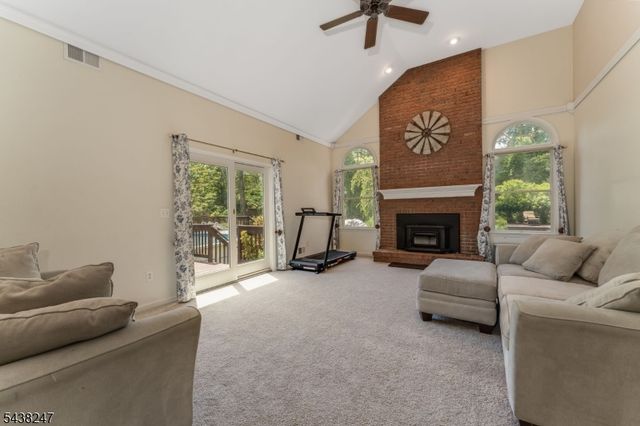 2 General Morgan Ln, Lebanon Twp., NJ 08826