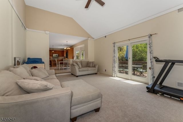 2 General Morgan Ln, Lebanon Twp., NJ 08826
