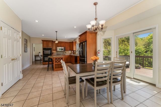 2 General Morgan Ln, Lebanon Twp., NJ 08826