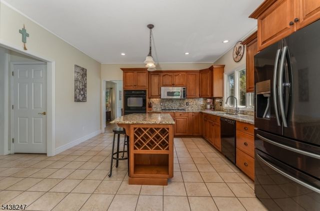 2 General Morgan Ln, Lebanon Twp., NJ 08826