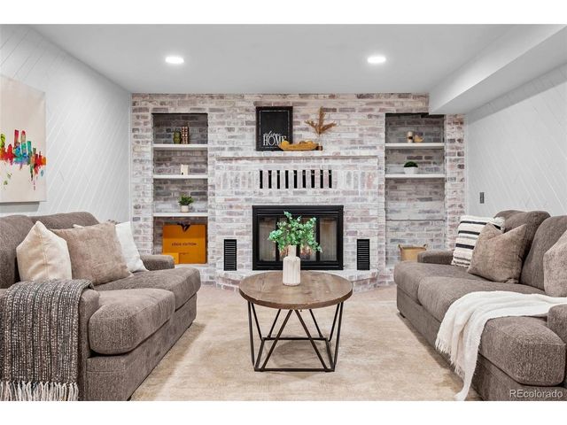 841 E Oakwood Ave, Centennial, CO 80121