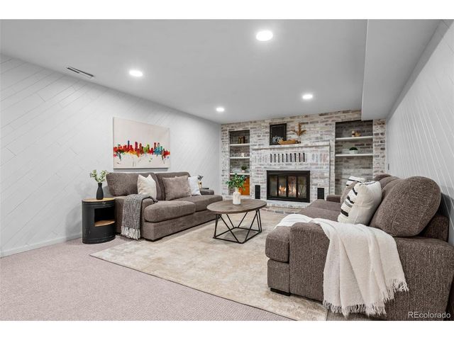 841 E Oakwood Ave, Centennial, CO 80121