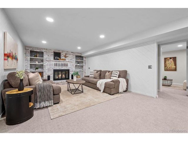 841 E Oakwood Ave, Centennial, CO 80121