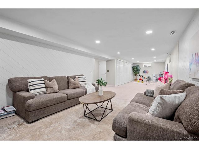 841 E Oakwood Ave, Centennial, CO 80121