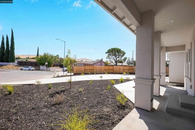 2102 Paige Ct, Pittsburg, CA 94565