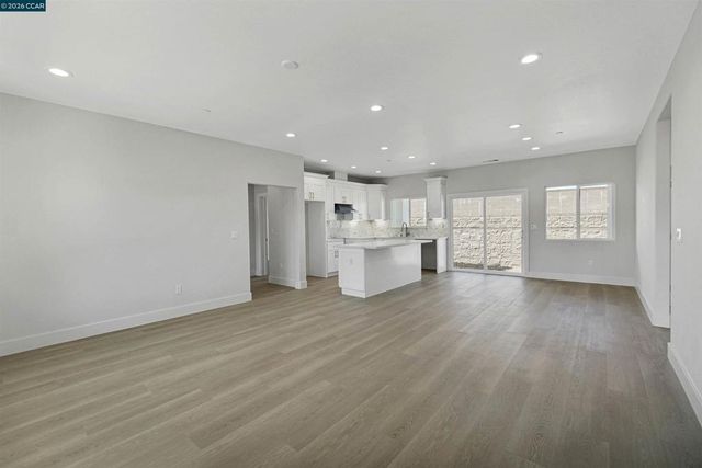 2102 Paige Ct, Pittsburg, CA 94565