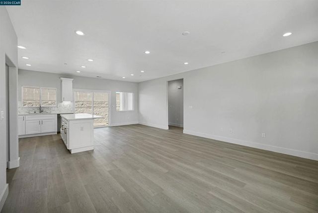 2102 Paige Ct, Pittsburg, CA 94565