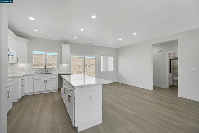 2102 Paige Ct, Pittsburg, CA 94565