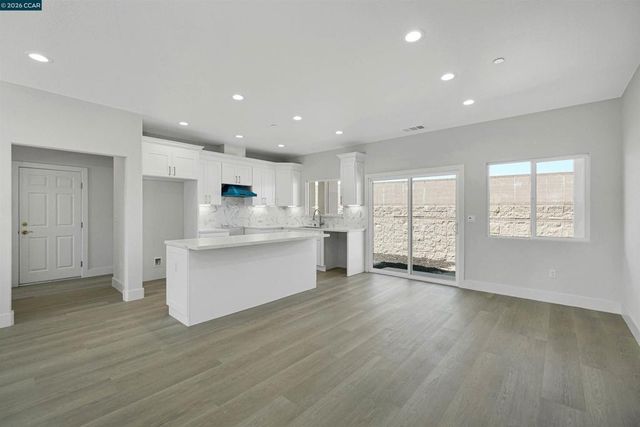 2102 Paige Ct, Pittsburg, CA 94565