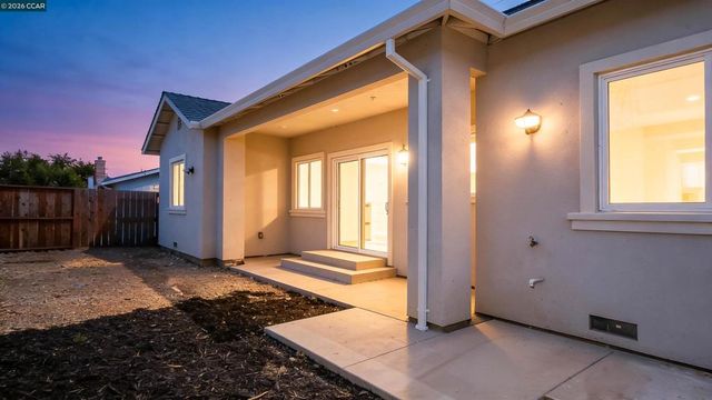 2102 Paige Ct, Pittsburg, CA 94565