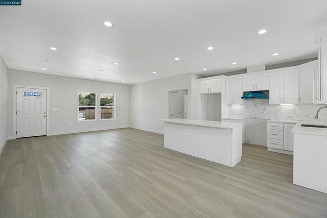2102 Paige Ct, Pittsburg, CA 94565