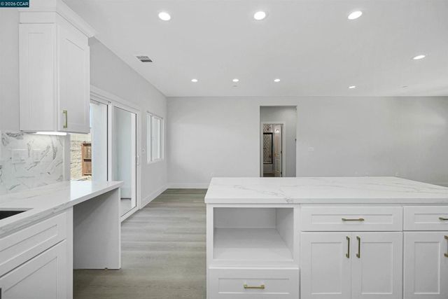 2102 Paige Ct, Pittsburg, CA 94565