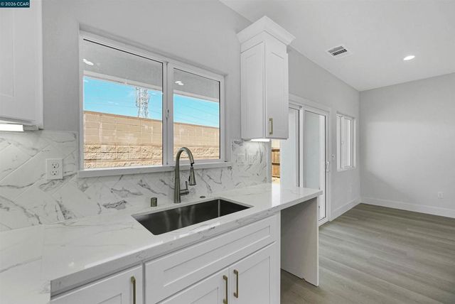 2102 Paige Ct, Pittsburg, CA 94565