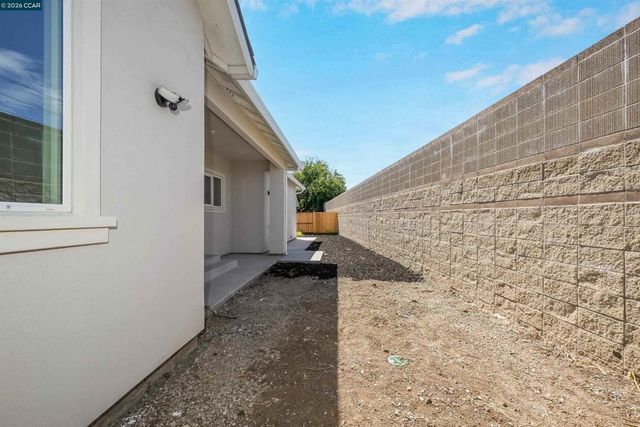 2102 Paige Ct, Pittsburg, CA 94565