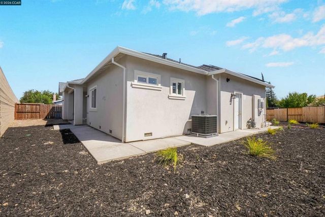 2102 Paige Ct, Pittsburg, CA 94565