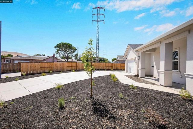 2102 Paige Ct, Pittsburg, CA 94565