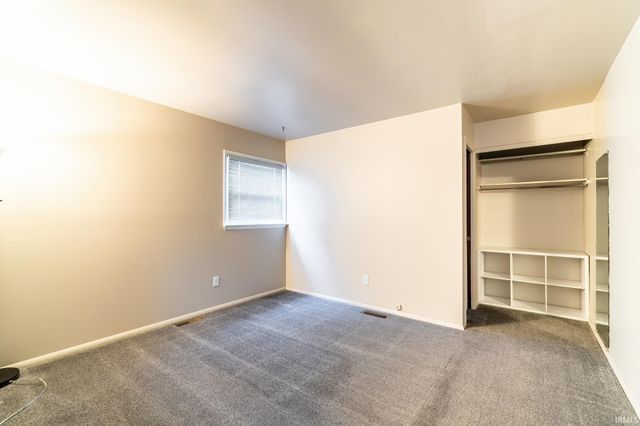 7530 Knightswood Drive, Fort Wayne, IN 46819