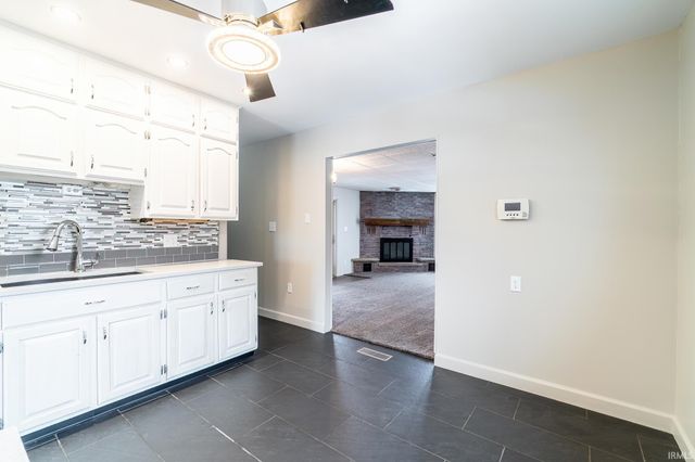 7530 Knightswood Drive, Fort Wayne, IN 46819