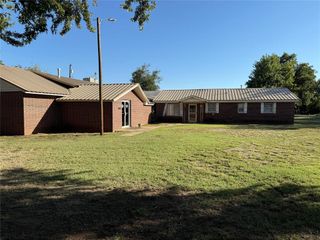 1002 N 11th Street, Chickasha, OK 73018