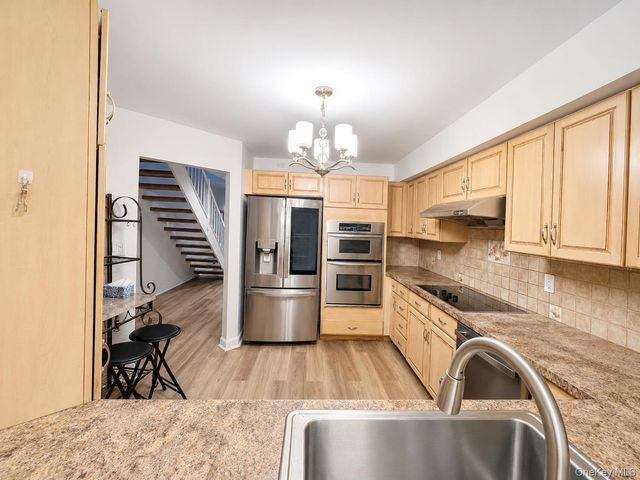 40 Waterside Close, Eastchester, NY 10709