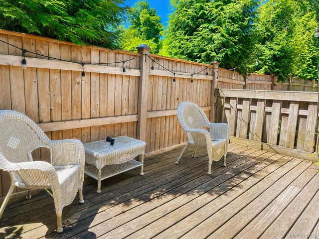 40 Waterside Close, Eastchester, NY 10709