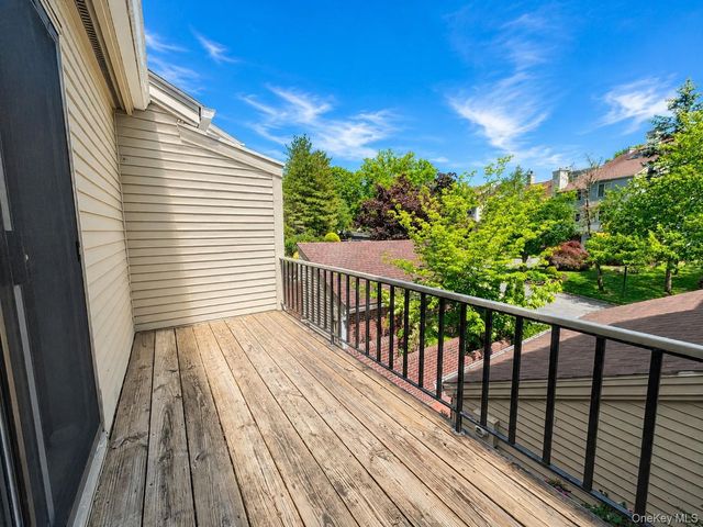 40 Waterside Close, Eastchester, NY 10709