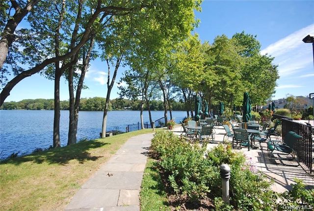 40 Waterside Close, Eastchester, NY 10709