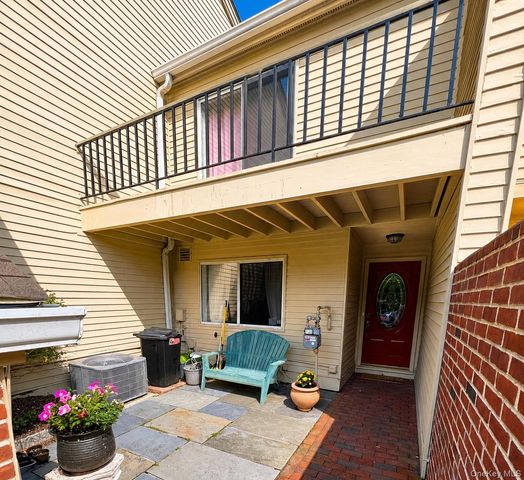 40 Waterside Close, Eastchester, NY 10709
