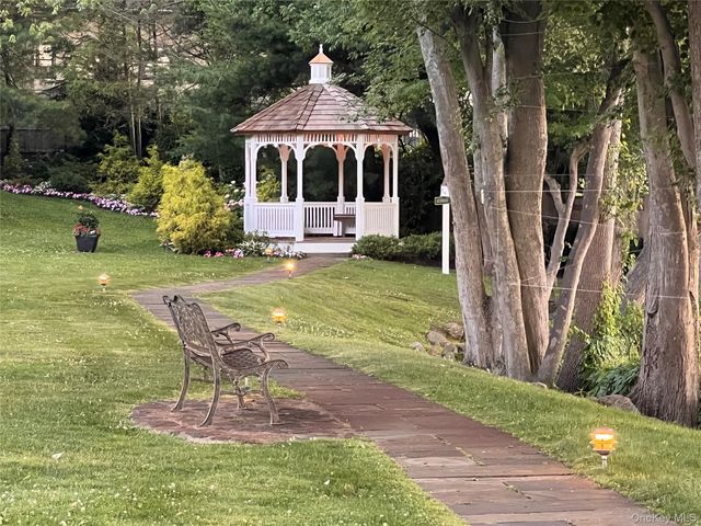 40 Waterside Close, Eastchester, NY 10709