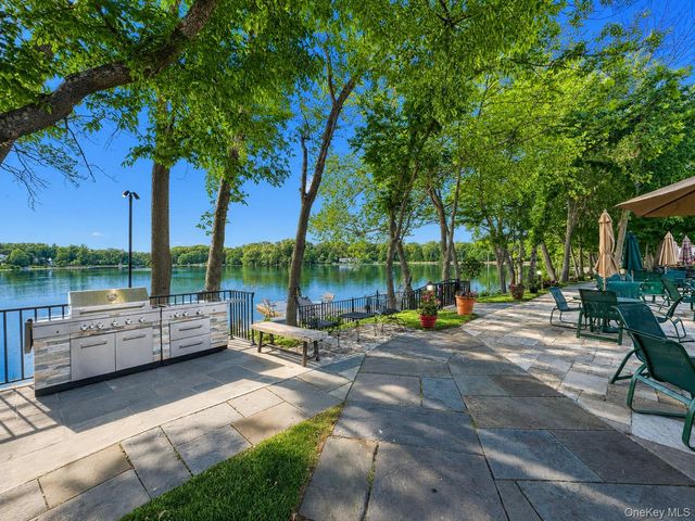 40 Waterside Close, Eastchester, NY 10709